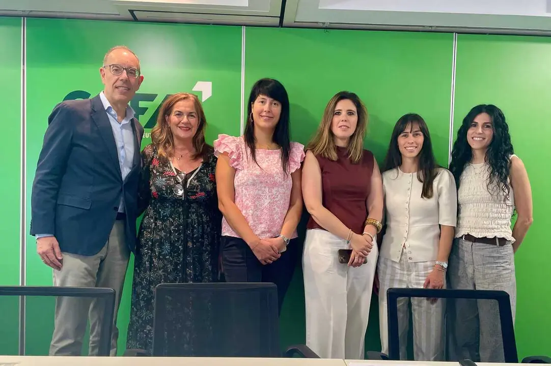 Francisco J. Fern&aacute;ndez, director general del COFM; Isabel Rosa, directora de Formaci&oacute;n y RRII del COFM; Maria Cevey, Regional Market Access Manager & Public Affairs; Pilar Jimeno, directora de Inspecci&oacute;n y Ordenaci&oacute;n Sanitaria de la Consejer&iacute;a de Sanidad;