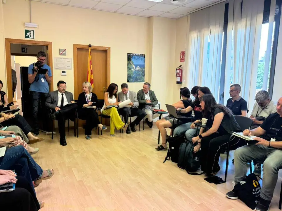 Imagen de la octava mesa de Educaci&oacute; con Niub&oacute; y sindicatos, tras el cierre en la Conselleria