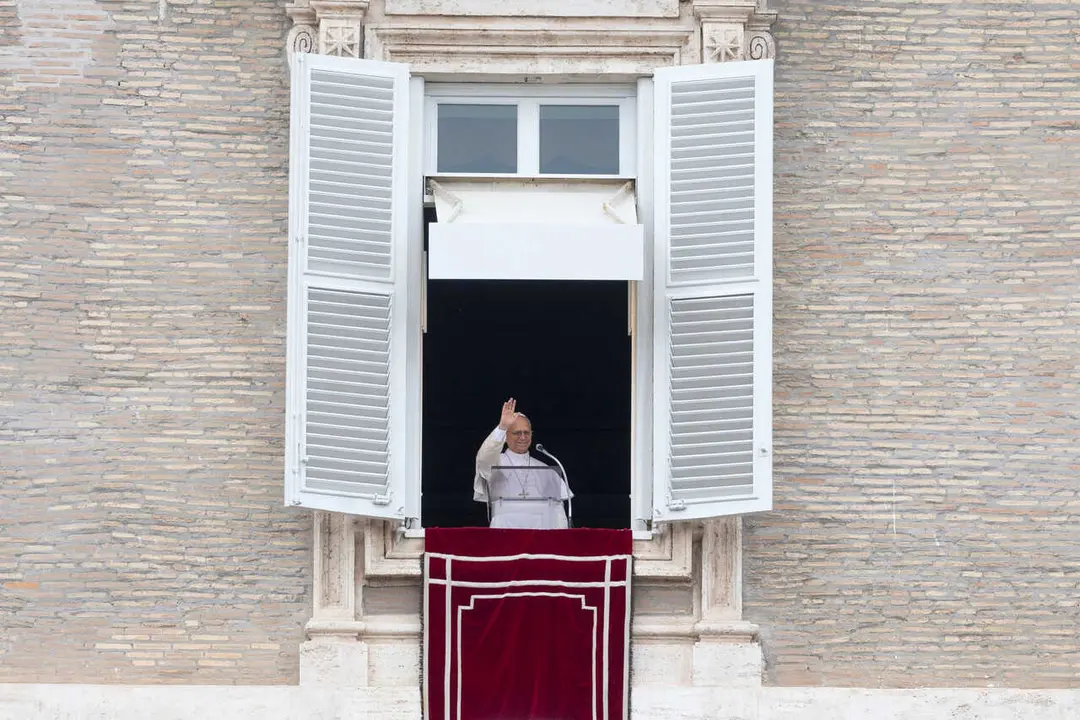 El Papa en el balc&oacute;n de la plaza de San Pedro en el Vaticano a 10 de mayo de 2026.