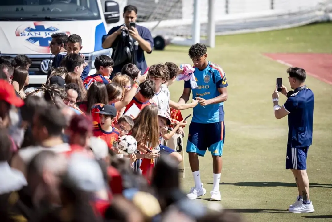 Lamine Yamal en la concentraci&oacute;n de la selecci&oacute;n