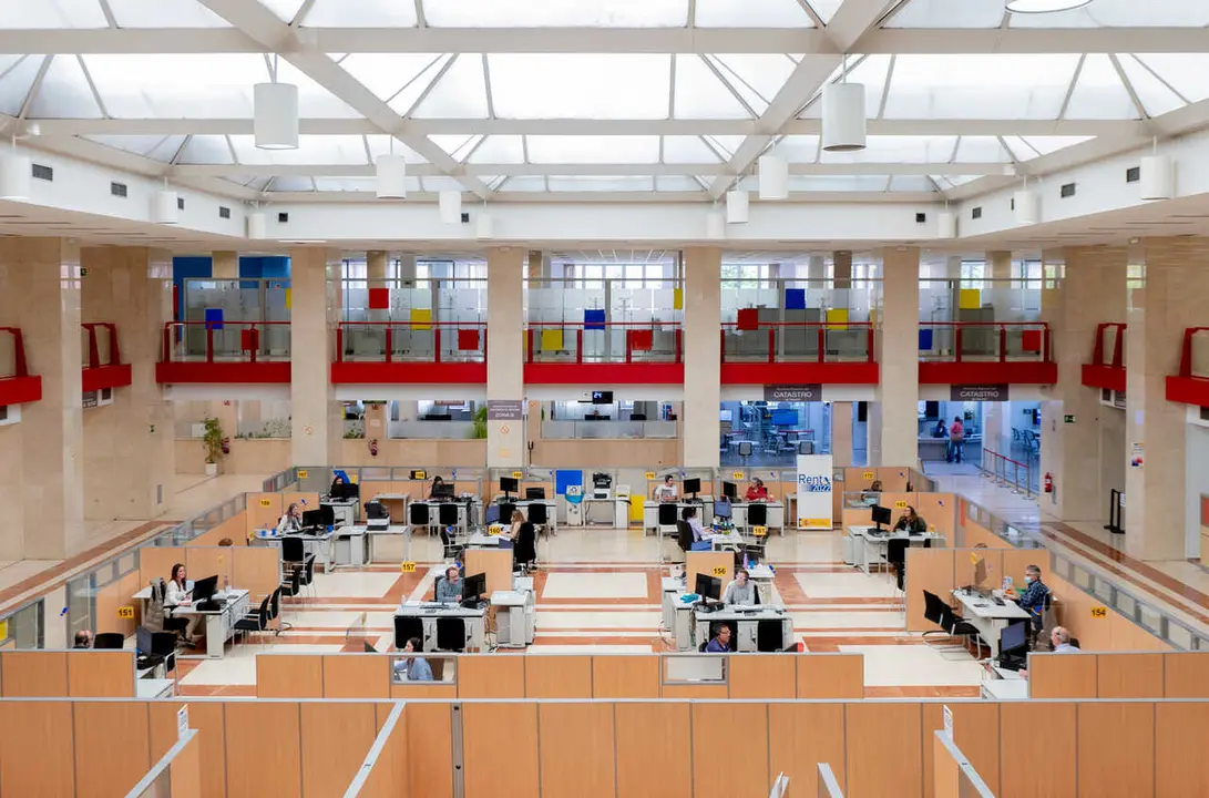 Archivo - Interior de las oficinas de la Administraci&oacute;n de la Agencia Tributaria de Madrid-Guzm&aacute;n el Bueno. 