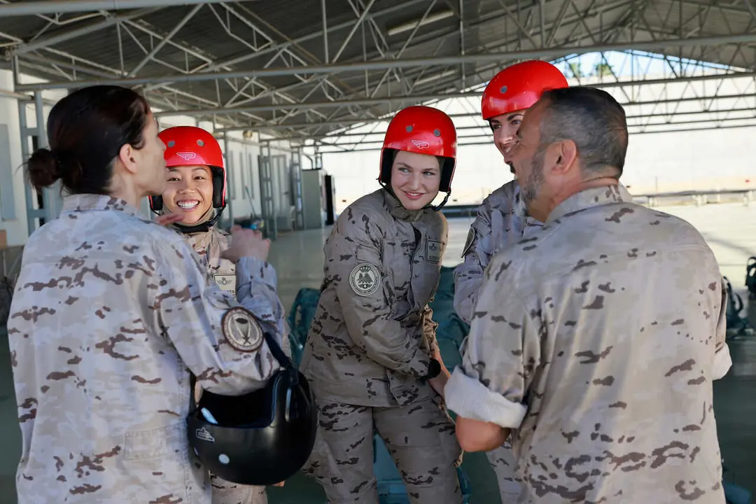 La Princesa Leonor concluye su formaci&oacute;n en paracaidismo en la base a&eacute;rea de Alcantarilla (Murcia)