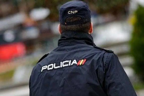 Archivo - Imagen de recurso de un agente de la Polic&iacute;a Nacional.