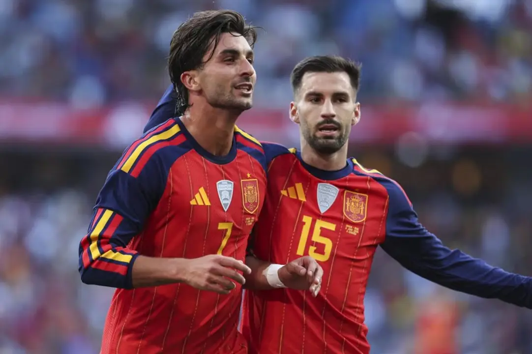Ferr&aacute;n Torres y Alex Baena contra Irak