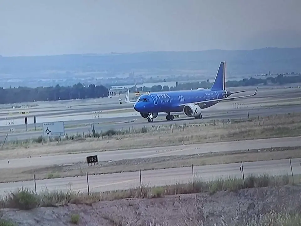 El avi&oacute;n del Papa aterriza en Espa&ntilde;a