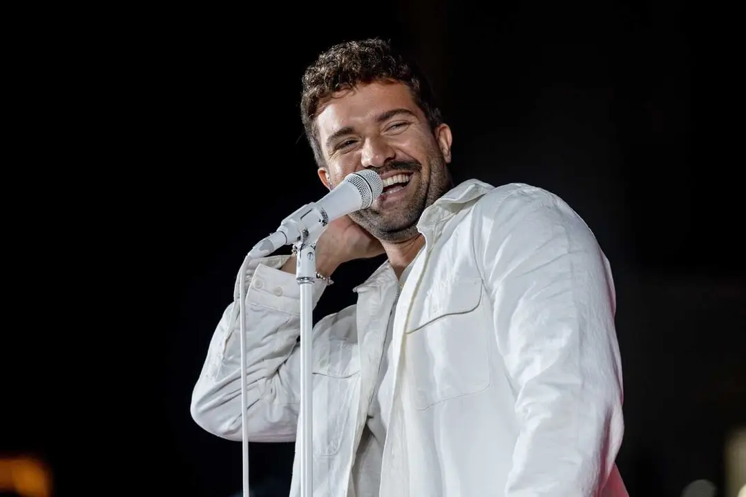 Archivo - El cantante Pablo Albor&aacute;n durante un concierto gratuito en la Puerta del Sol. Imagen de archivo. 