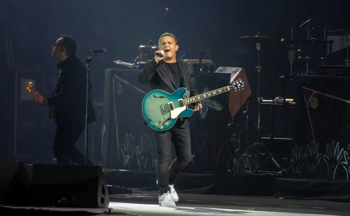 Archivo - Alejandro Sanz, en su &uacute;ltimo concierto en Sevilla, celebrado en el Benito Villamar&iacute;n en junio de 2019, con el que abr&iacute;a tambi&eacute;n gira