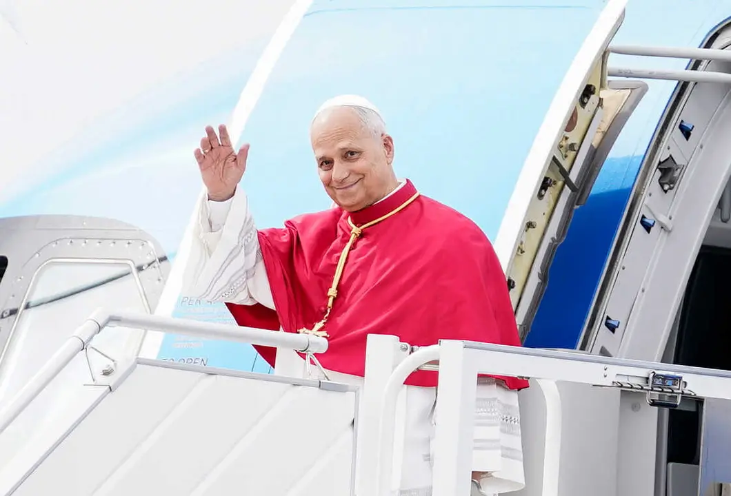 El Papa Le&oacute;n XIV aterriza en el Aeropuerto Adolfo Su&aacute;rez Madrid-Barajas, a 6 de junio de 2026, en Madrid (Espa&ntilde;a). El Papa Le&oacute;n XIV inicia una visita oficial a Espa&ntilde;a que incluye varios actos institucionales y religiosos. Durante su estancia, el pont&iacute;fice se re&uacute;ne con las principales autoridades del Estado y celebra ceremonias lit&uacute;rgicas abiertas a los fieles. La visita refuerza las relaciones entre la Santa Sede y Espa&ntilde;a y pone el foco en cuestiones sociales y espirituales.

A. P&eacute;rez Meca / Europa Press
06 JUNIO 2026 VISITA PAPAL
06/6/2026