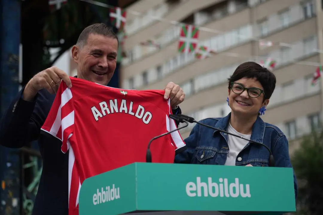 Arnaldo Otegi y Mar&iacute;a del R&iacute;o