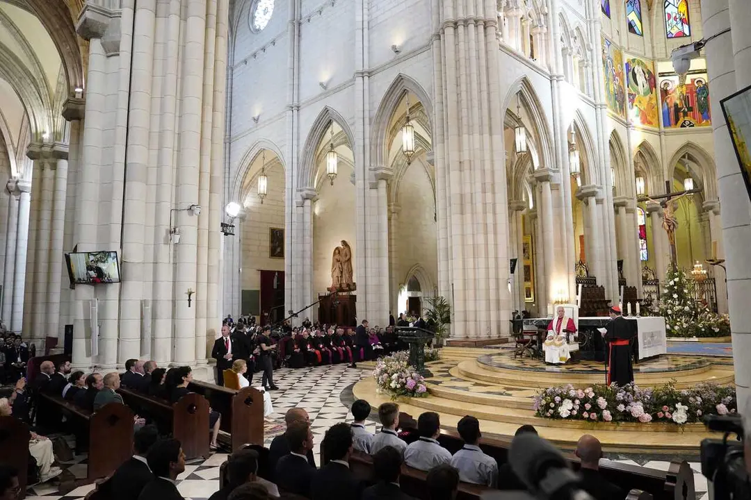 El Papa Le&oacute;n XIV asiste a la oraci&oacute;n y homenaje a la Virgen de la Almudena, en la Catedral de Santa Mar&iacute;a de la Almudena, a 8 de junio de 2026, en Madrid (Espa&ntilde;a). 