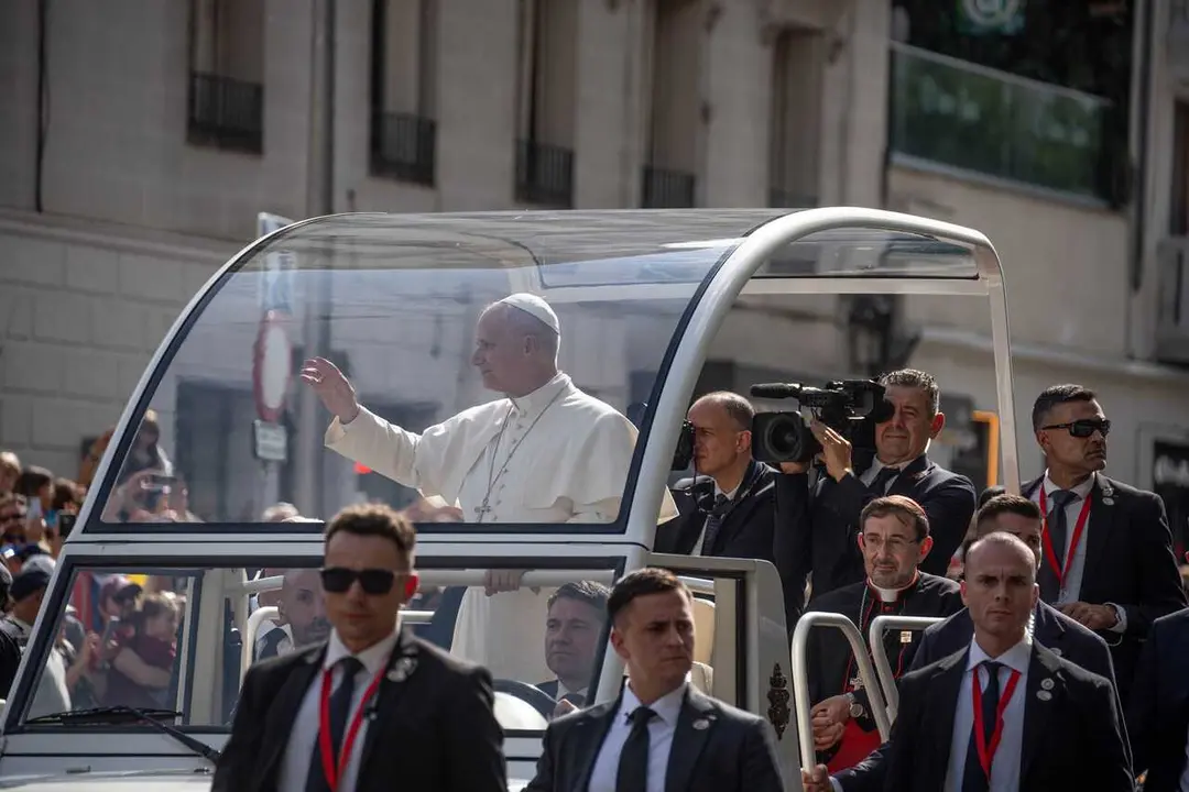 El Papa Le&oacute;n XIV llega en el Papam&oacute;vil al Movistar Arena, a 7 de junio de 2026, en Madrid (Espa&ntilde;a). El encuentro titulado &lsquo;Tejer redes con el mundo de la cultura, la educaci&oacute;n, la empresa y el deporte&rsquo; re&uacute;ne a representantes de distintos &aacute;mbitos para refl