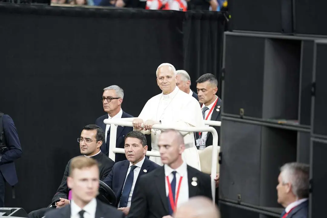El Papa Le&oacute;n XIV a su llegada al encuentro con la comunidad diocesana, en el Estadio Bernab&eacute;u, 