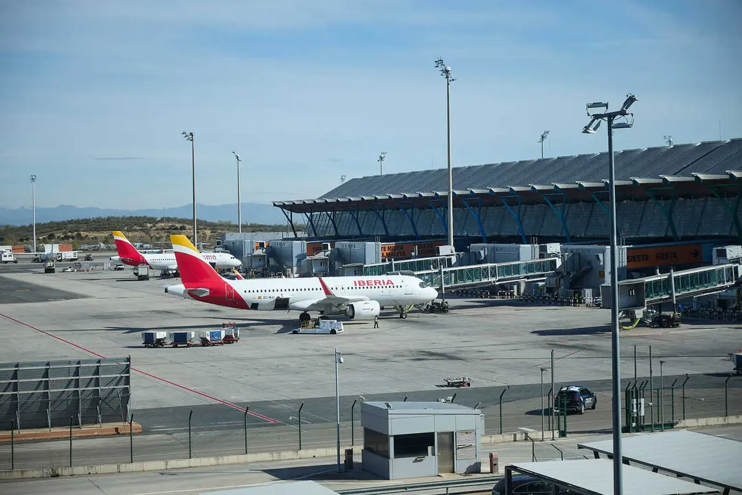 Archivo - Aviones en la Terminal T4 del Aeropuerto Adolfo Su&aacute;rez Madrid-Barajas, a 30 de marzo de 2026, en Madrid (Espa&ntilde;a). 