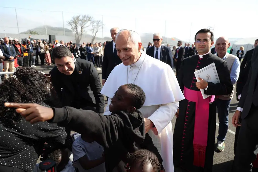 El Papa Le&oacute;n XIV durante un encuentro con migrantes en el Centro Las Ra&iacute;ces, a 12 de junio de 2026, en San Crist&oacute;bal de La Laguna, Santa Cruz de Tenerife, Islas Canarias (Espa&ntilde;a). El Papa Le&oacute;n XIV visita el Centro de Acogida de Emergencia y Derivaci&oacute;n Las