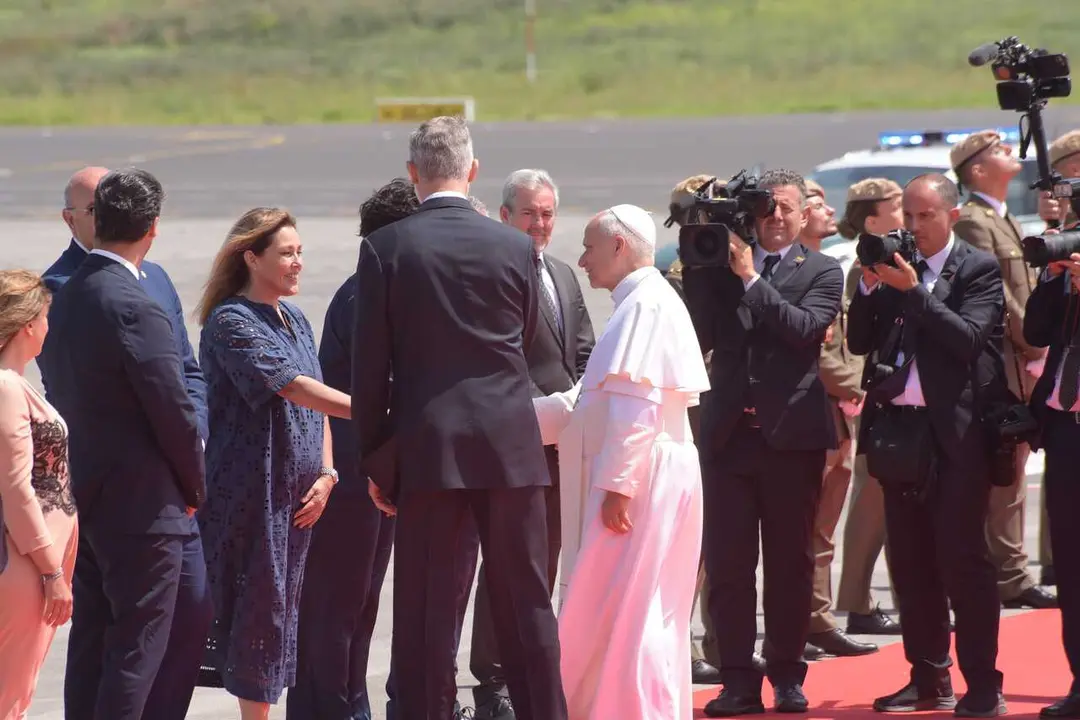 El Rey Felipe VI y el Papa Le&oacute;n XIV durante la celebraci&oacute;n de la ceremonia oficial de despedida al Papa Le&oacute;n XIV, en el Aeropuerto Internacional de Tenerife Norte-Los Rodeos, a 12 de junio de 2026, en San Crist&oacute;bal de La Laguna, Santa Cruz de Tenerife, Is