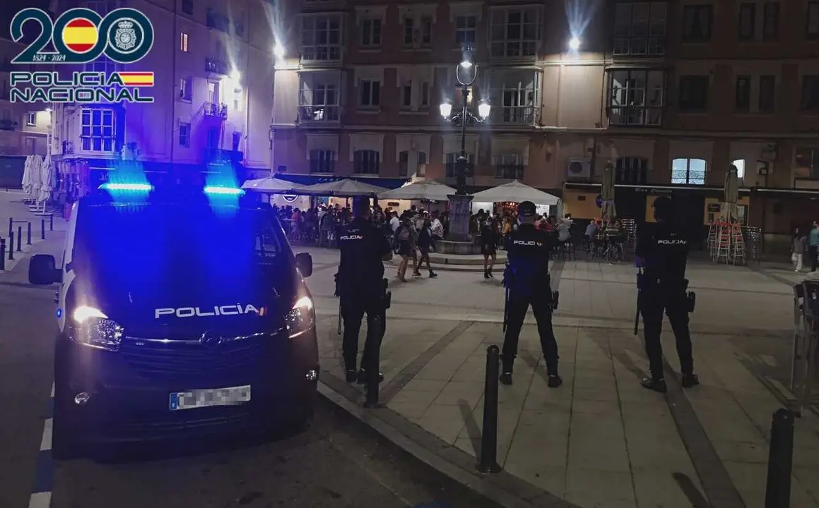 Polic&iacute;a Nacional en la zona de ocio de Santander
