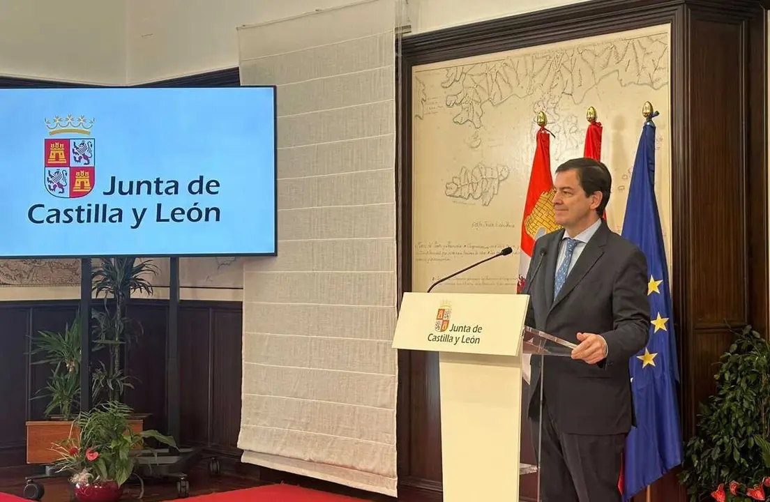 El presidente de la Junta, Alfonso Fern&aacute;ndez Ma&ntilde;ueco, en la rueda de prensa de anuncio de su nuevo Gobierno.