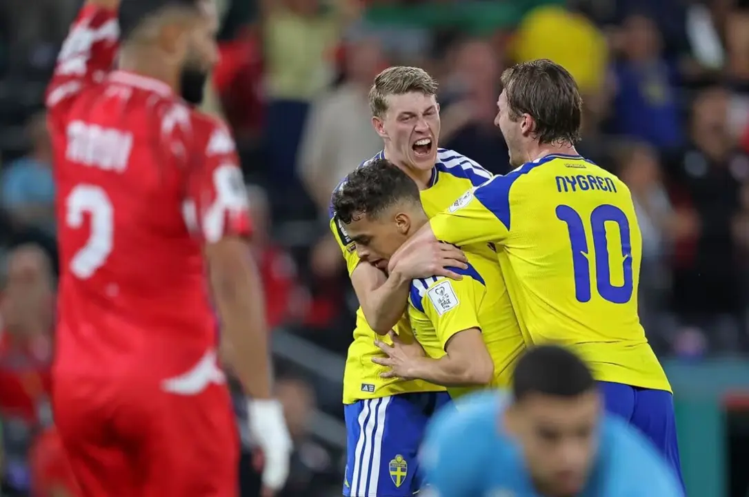 Suecia celebrando uno de los goles contra T&uacute;nez