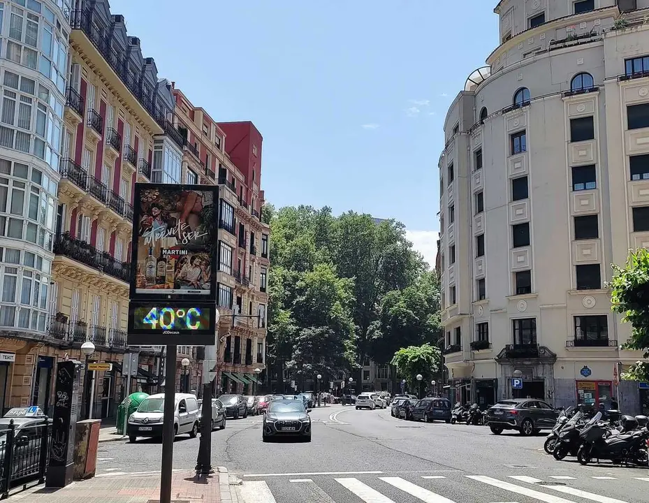 Archivo - Term&oacute;metro marcando 40 grados  