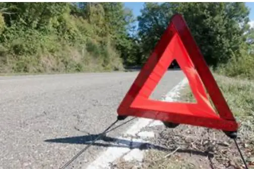 Tri&aacute;ngulo en la carretera