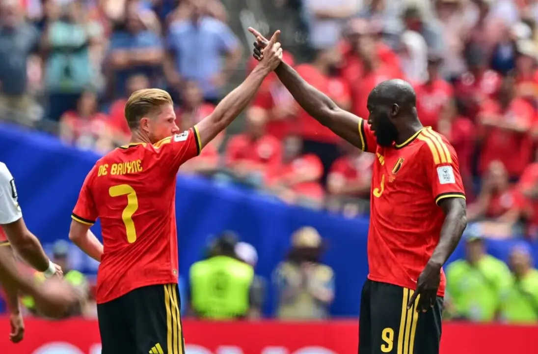 De Bruyne y Lukaku celebrando el gol del empate