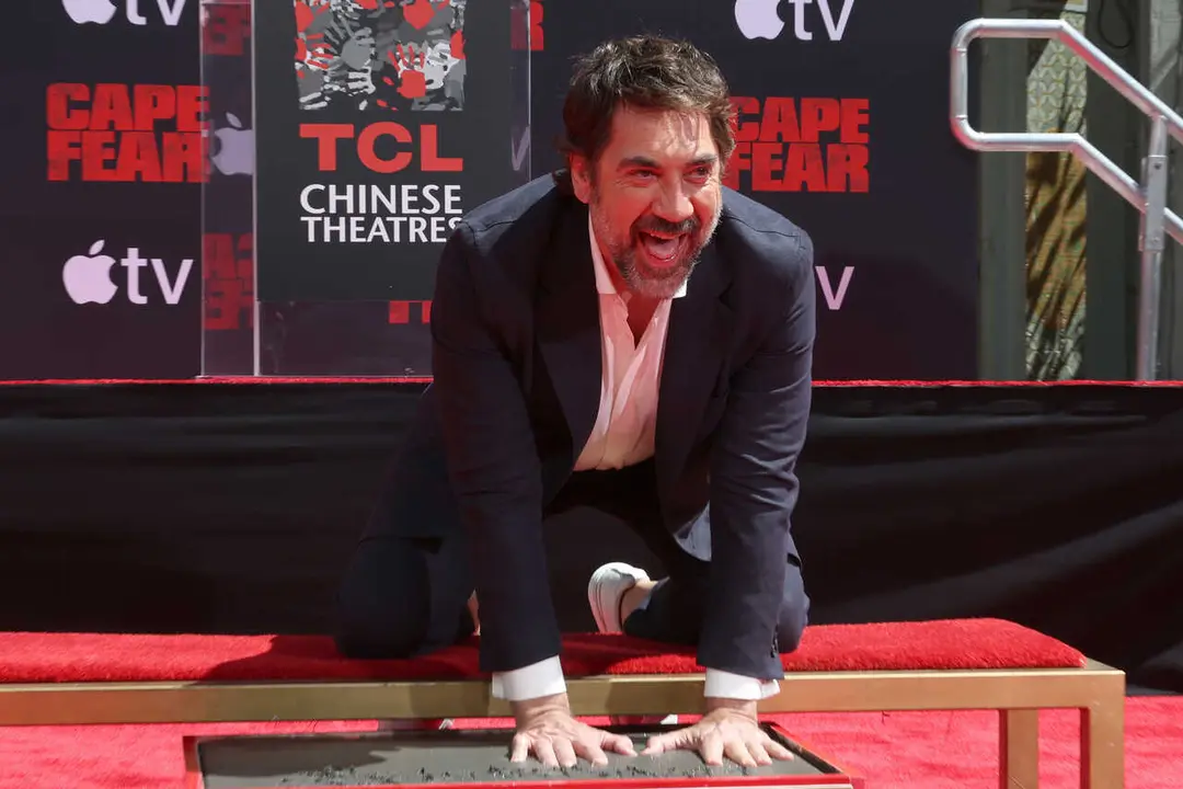 Javier Bardem hace historia como el primer espa&ntilde;ol en dejar sus huellas en Hollywood y carga contra Trump y el ICE