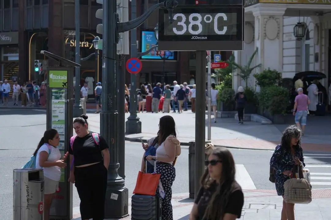 Un term&oacute;metro en la calle marca la temperatura, a 28 de mayo de 2026, en Bilbao, Vizcaya, Pa&iacute;s Vasco (Espa&ntilde;a). 