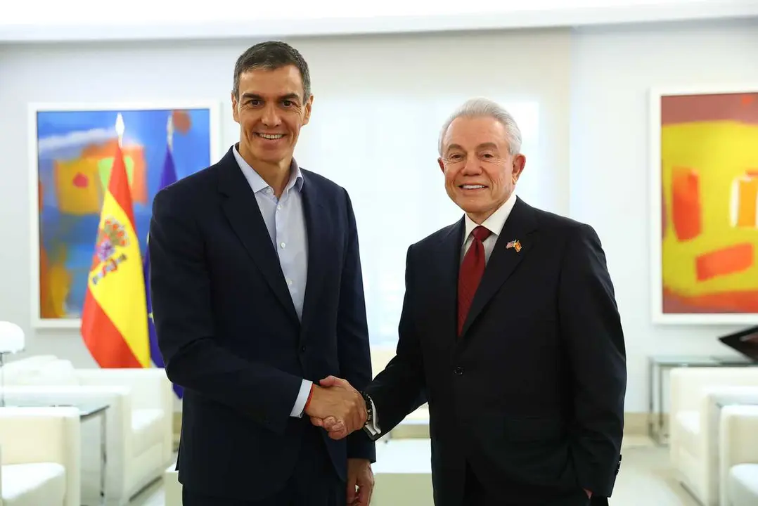 El presidente del Gobierno, Pedro S&aacute;nchez, se re&uacute;ne con el embajador de Estados Unidos en Espa&ntilde;a, Benjam&iacute;n Le&oacute;n, en el Palacio de la Moncloa
