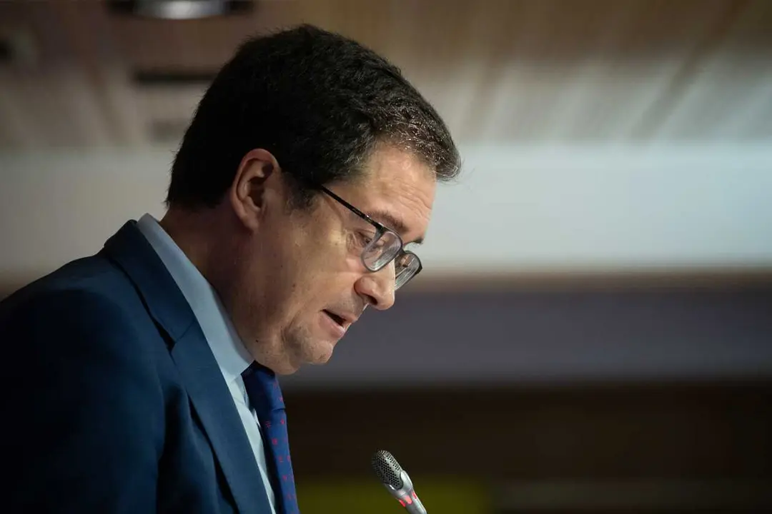 Archivo - El ministro para la Transformaci&oacute;n Digital y de la Funci&oacute;n P&uacute;blica, &Oacute;scar L&oacute;pez, durante la inauguraci&oacute;n del acto 'C&oacute;mo proteger a los menores en las redes', en la Oficina de la Uni&oacute;n Europea en Madrid, a 24 de octubre de 2025, en Madrid (Espa&ntilde;a