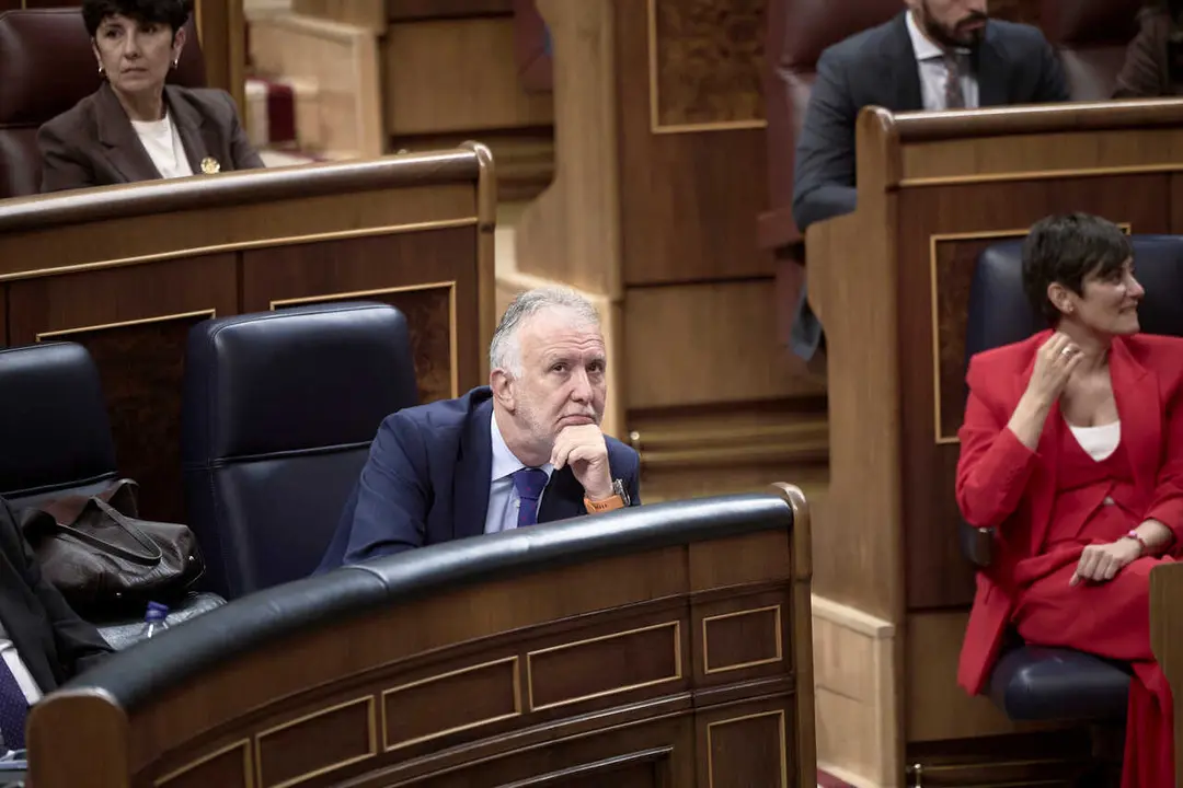 Archivo - El ministro de Pol&iacute;tica Territorial, &Aacute;ngel V&iacute;ctor Torres, durante una sesi&oacute;n plenaria