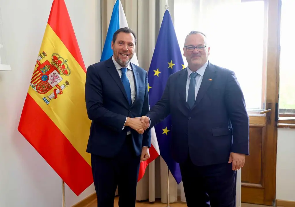 El ministro de Transportes y Movilidad Sostenible, &Oacute;scar Puente, y el titular de Transportes de la Rep&uacute;blica Checa, Ivan Bedn&aacute;rik, a 18 de junio de 2026.