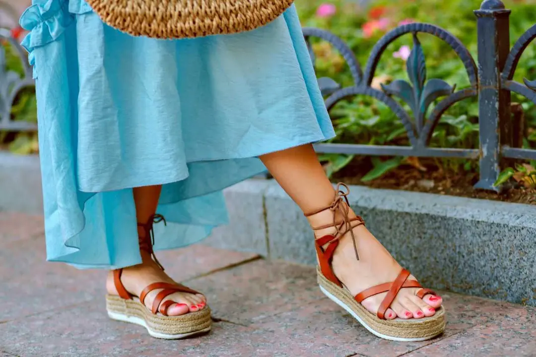 Uso de esmaltes en u&ntilde;as de los pies.