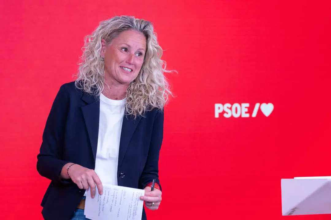 Archivo - La portavoz del PSOE, Montse M&iacute;nguez, en una rueda de prensa en la sede del partido en Ferraz.