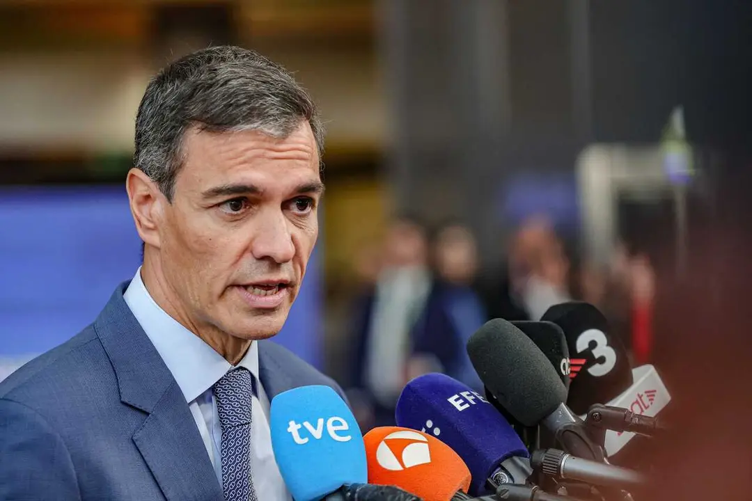 June 18, 2026, Brussels, Belgium, European Union: PEDRO SANCHEZ, Prime Minister of Spain, walks out to greet the press ahead of a roundtable meeting during the first night of the European Council Summit in Brussels. Spain is expected to focus on competiti