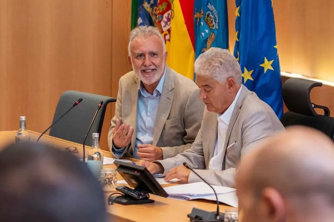 El ministro &Aacute;ngel V&iacute;ctor Torres aborda en T&iacute;as (Lanzarote) el proceso de regularizaci&oacute;n de personas migrantes