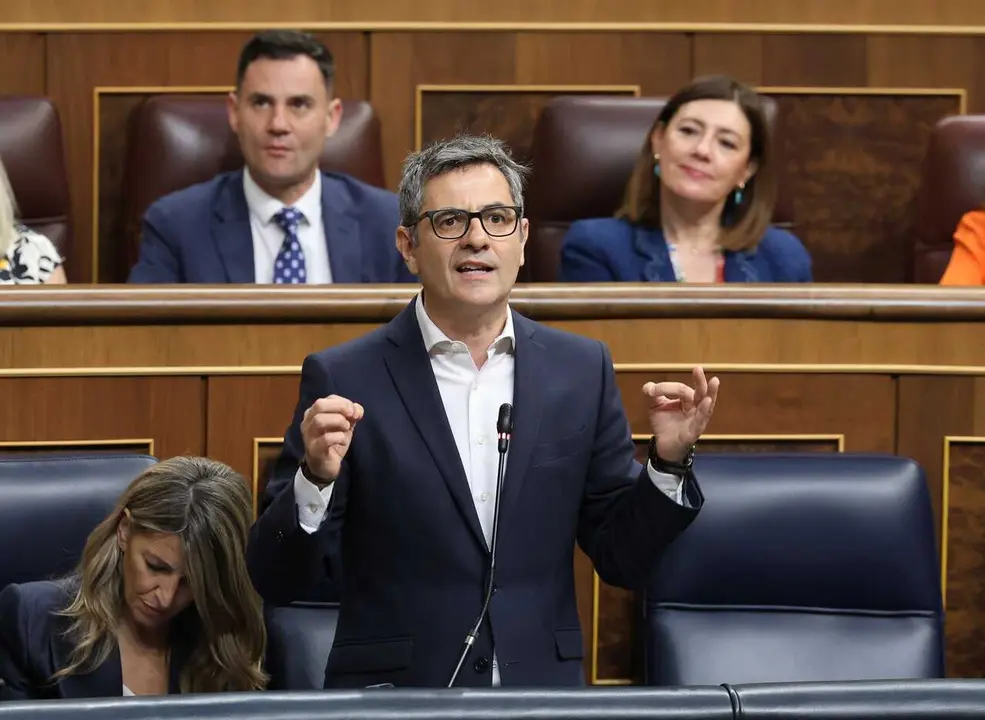 El ministro de la Presidencia, Justicia y Relaciones con las Cortes, F&eacute;lix Bola&ntilde;os, interviene durante una sesi&oacute;n de control al Gobierno, en el Congreso de los Diputados, a 17 de junio de 2026, en Madrid (Espa&ntilde;a). 