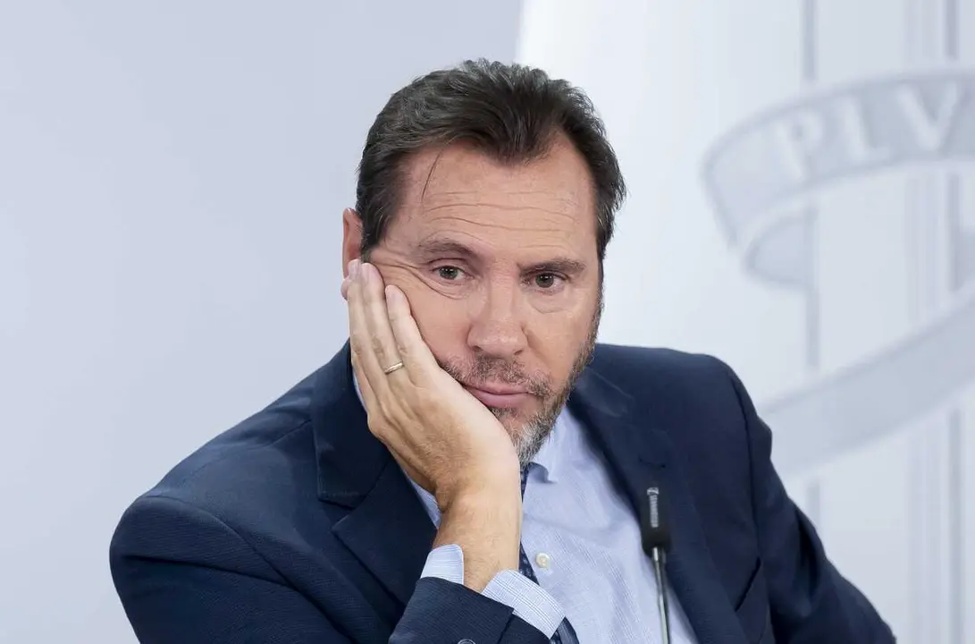 El ministro de Transportes y Movilidad Sostenible, &Oacute;scar Puente, durante la rueda de prensa posterior al Consejo de Ministros, en el Palacio de la Moncloa, a 9 de junio de 2026, en Madrid (Espa&ntilde;a). 