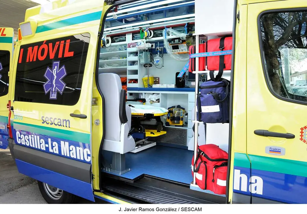 Archivo - UVI m&oacute;vil Sescam , emergencia