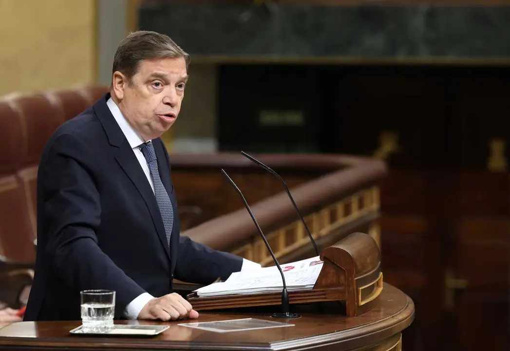 El ministro de Agricultura, Pesca y Alimentaci&oacute;n, Luis Planas, interviene durante una sesi&oacute;n de control al Gobierno, en el Congreso de los Diputados, a 17 de junio de 2026, en Madrid (Espa&ntilde;a). 