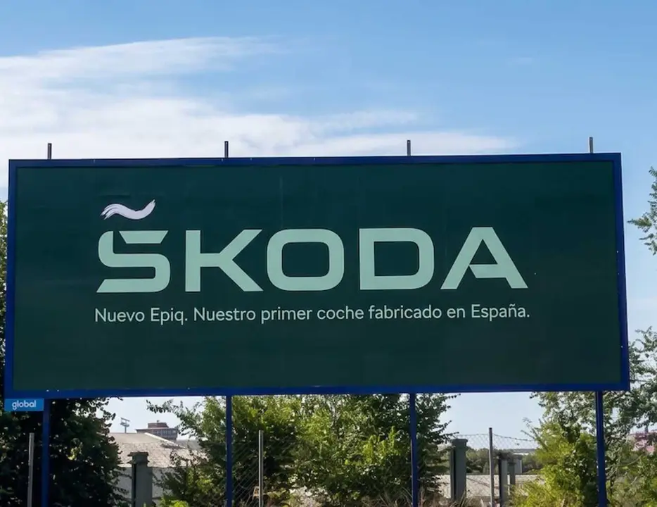 Skoda incorpora la '&ntilde;' a su logotipo para celebrar la fabricaci&oacute;n de su primer veh&iacute;culo en Espa&ntilde;a