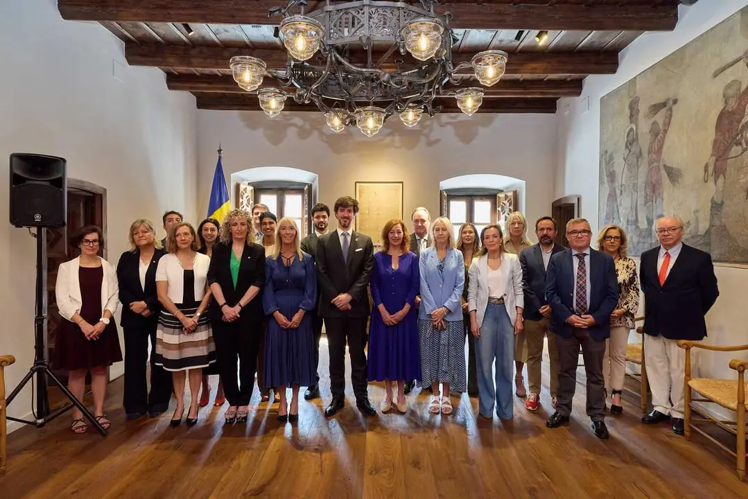 Foto de fam&iacute;lia de la delegaci&oacute;n espa&ntilde;ola y los parlamentarios andorranos.