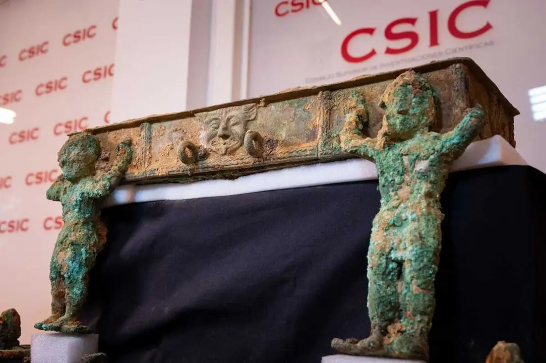 Los investigadores del Instituto de Arqueolog&iacute;a de M&eacute;rida descubren la mitad de un carro de bronce votivo '&uacute;nico' en la Pen&iacute;nsula Ib&eacute;rica en el yacimiento tart&eacute;sico de Casas del Turu&ntilde;uelo, en el municipio de Guare&ntilde;a (Badajoz).