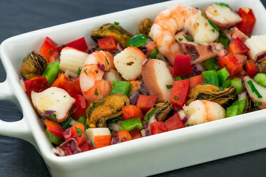 El salpic&oacute;n de marisco es una receta tradicional, ideal para disfrutar como entrante o tapa durante los meses de verano.