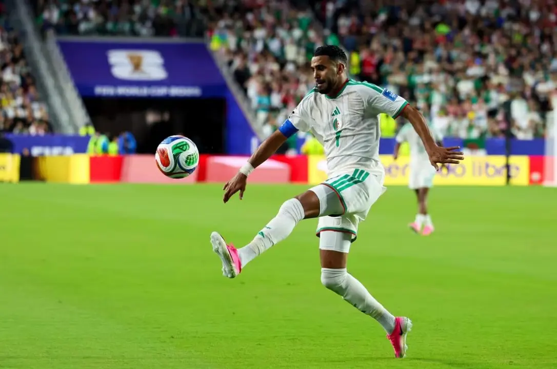 Riyad Mahrez en el Argelia-Austria