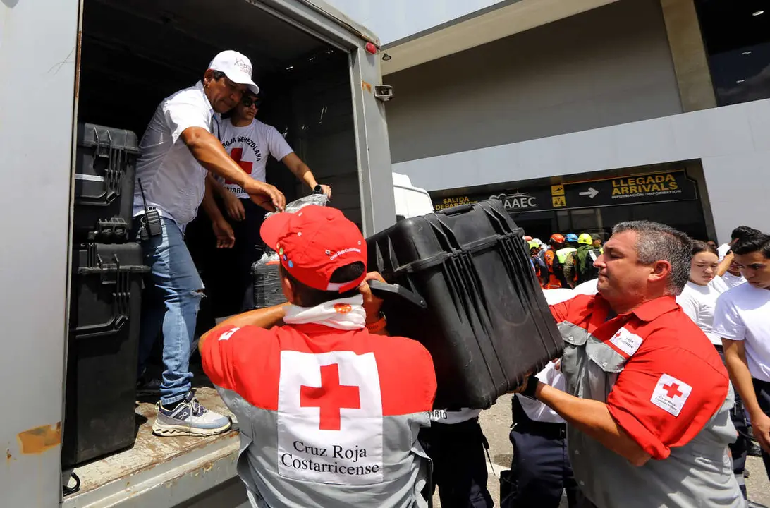 Imagen de tareas de salvamento por los terremotos de Venezuela 