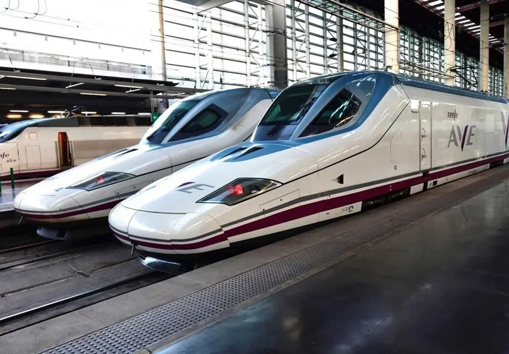 Archivo - Trenes AVE de Renfe