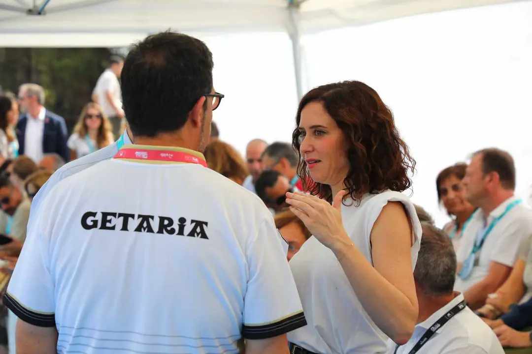 La presidenta de la Comunidad de Madrid, Isabel D&iacute;az Ayuso, asiste a la jornada inaugural de las Ligas Eusko Label y Euskotren de Traineras 2026, en el embalse de Riosequillo de Buitrago del Lozoya, a 28 de junio de 2026, en Buitrago del Lozoya, Madrid (E