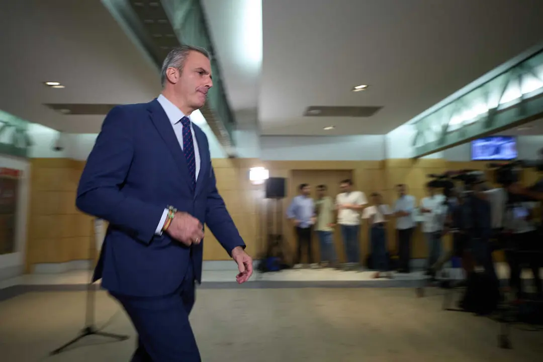 Archivo - El vicepresidente de Vox, Javier Ortega Smith, tras una rueda de prensa posterior al pleno del Ayuntamiento, en el Palacio de Cibeles, a 28 de septiembre de 2023, en Madrid (Espa&ntilde;a).
