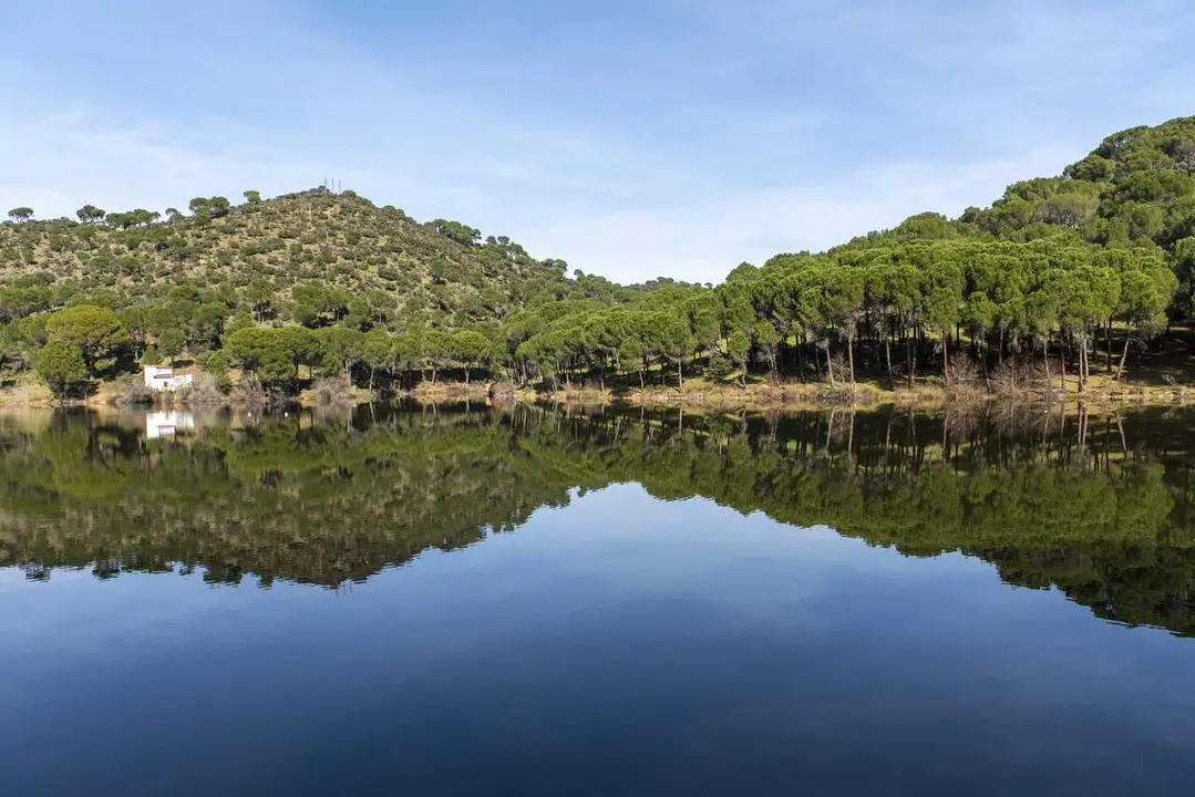 Archivo - Un tramo de la V&iacute;a Verde del Alberche, a 22 de febrero de 2026, en Pelayos de la Presa, Madrid (Espa&ntilde;a).