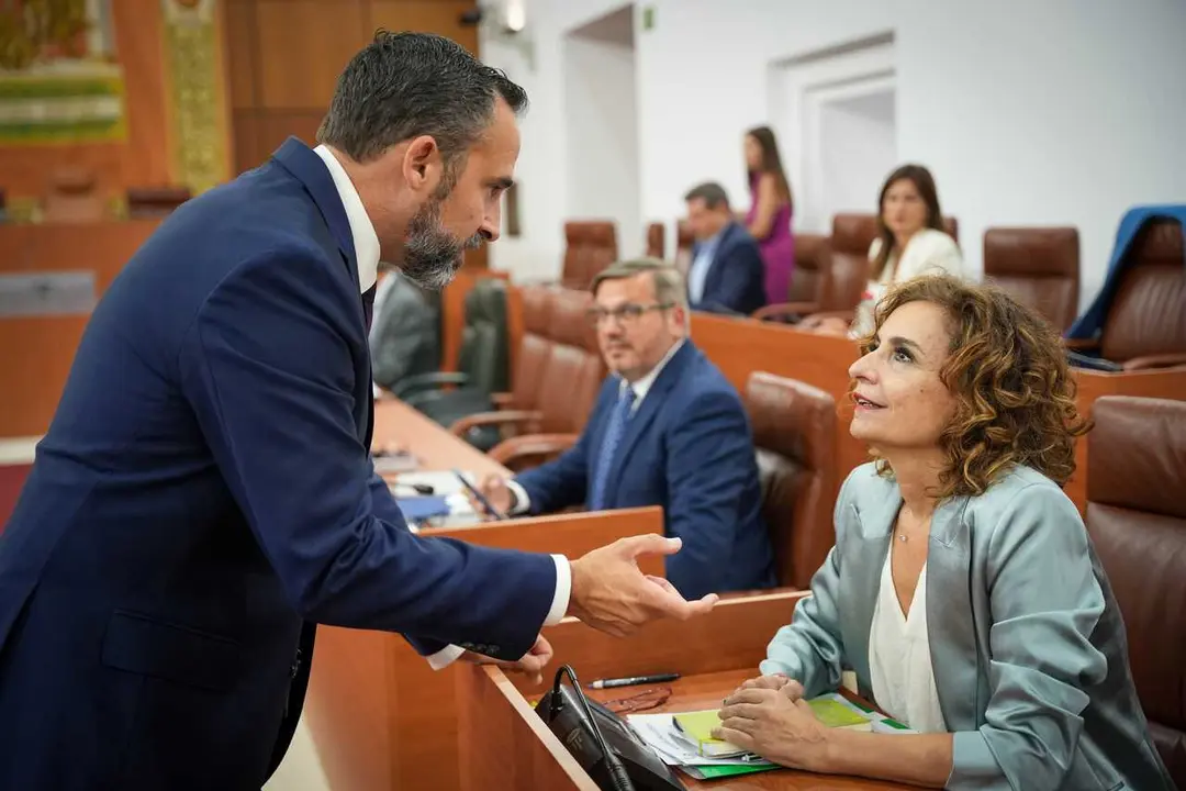La secretaria general del PSOE-A y portavoz del Grupo Parlamentario socialista, Mar&iacute;a Jes&uacute;s Montero, ocupa su esca&ntilde;o antes de intervenir en la segunda jornada del debate de investidura con las replicas de los portavoces de los cinco grupos parlamentarios.